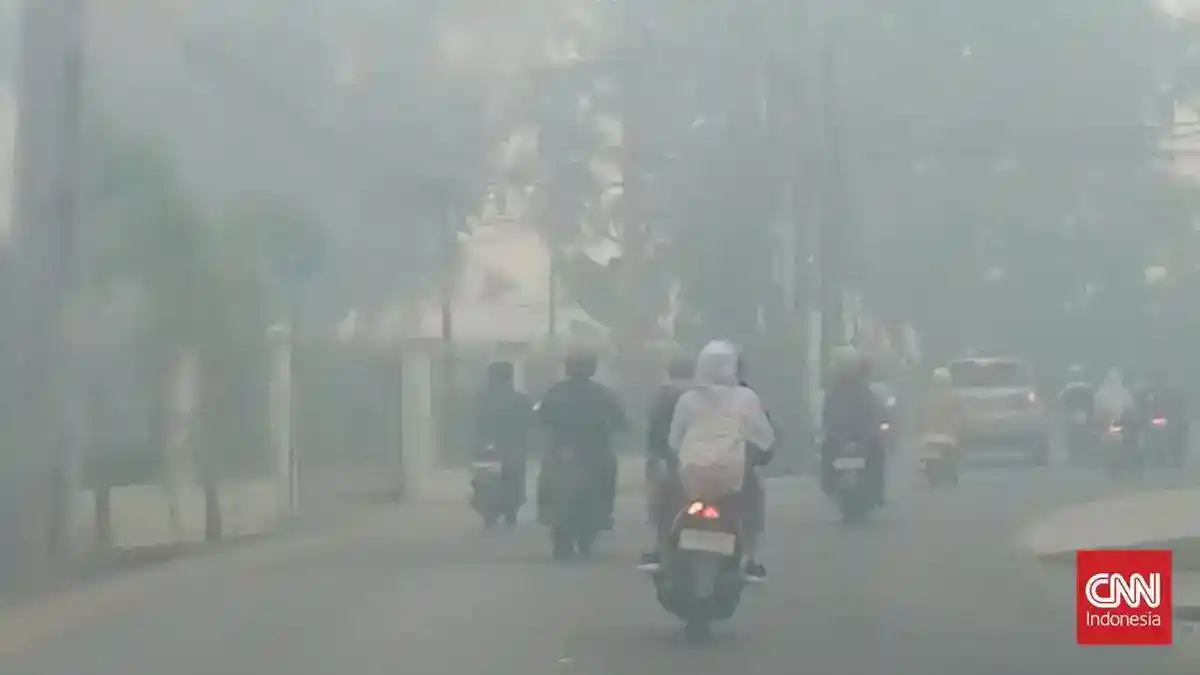 Asap Karhutla Menebal di Palembang, Jarak Pandang dan Kesehatan Warga Terganggu