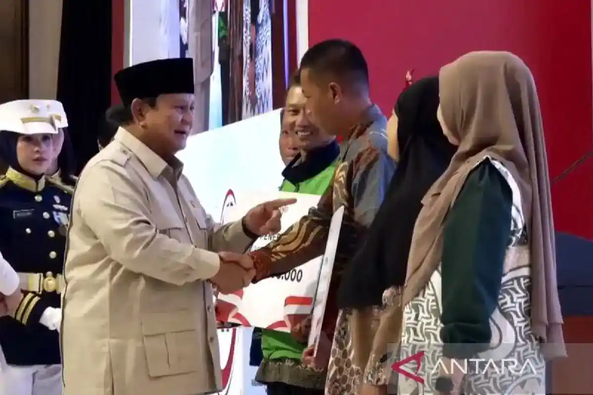 Prabowo Serahkan Simbolis Pembiayaan Produktif Rp53,15 Triliun kepada Lebih dari Dua Juta Debitur