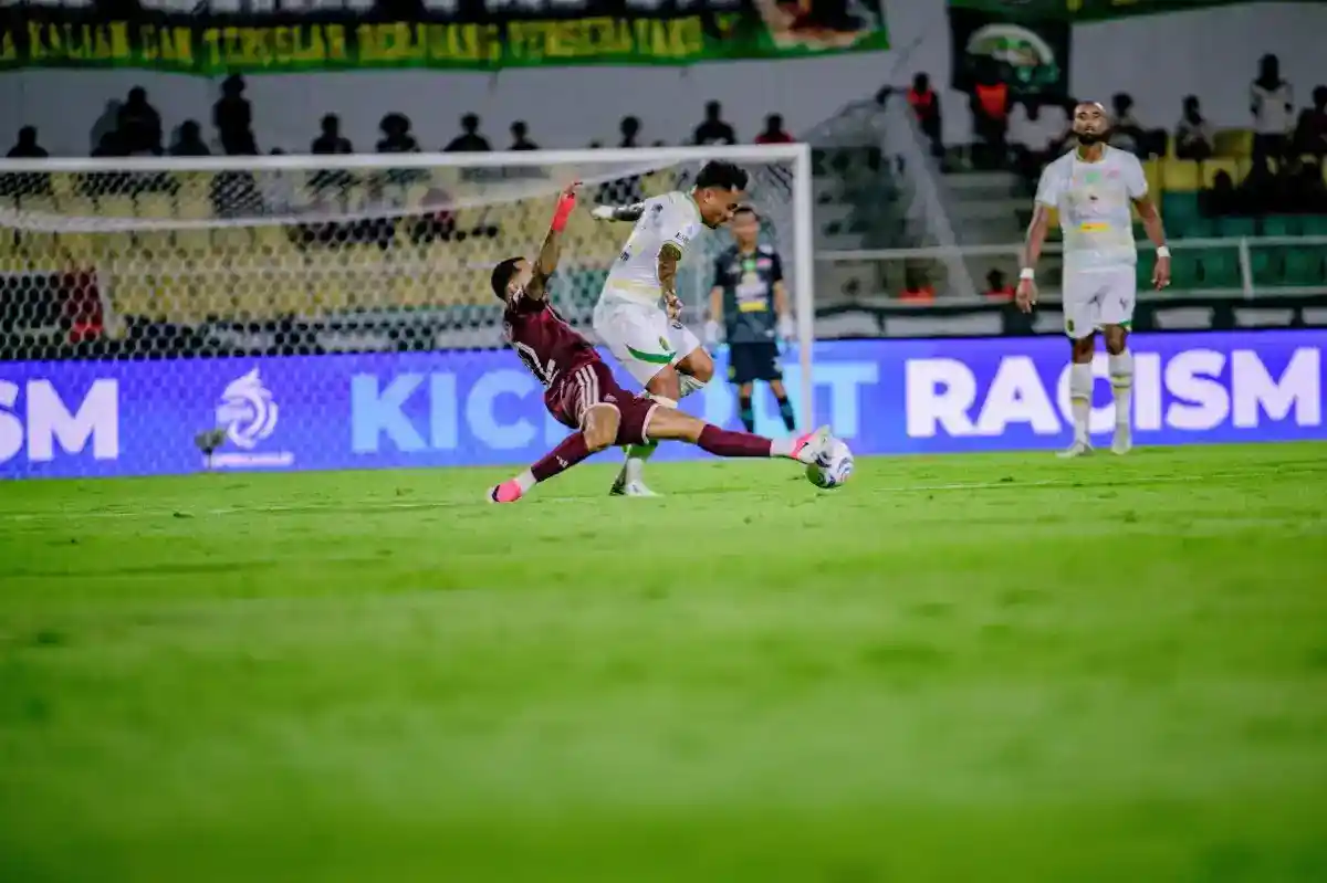 Gol Bunuh Diri Yuran Fernandes Antar PSM Menang atas Persebaya