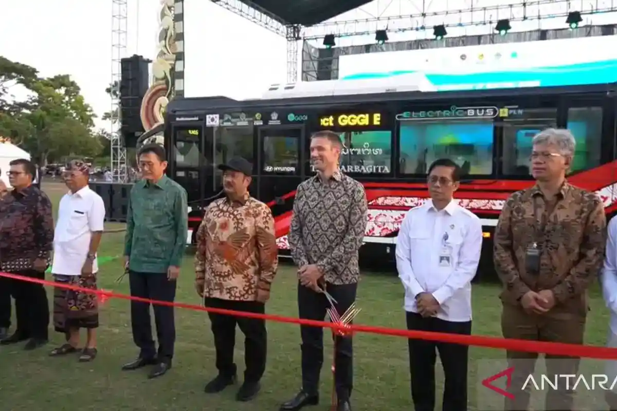 Sebelas Bus Hibah Korea Jadi Pendorong Baru Transisi Kendaraan Listrik di Bali