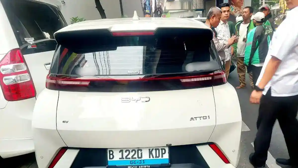 Polisi Periksa Pengemudi BYD Usai Tabrakan Beruntun di Panglima Polim