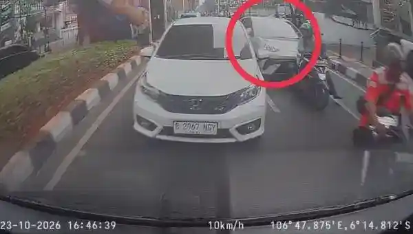 Kecelakaan Beruntun di Panglima Polim, Pengemudi Ojol Terlindas