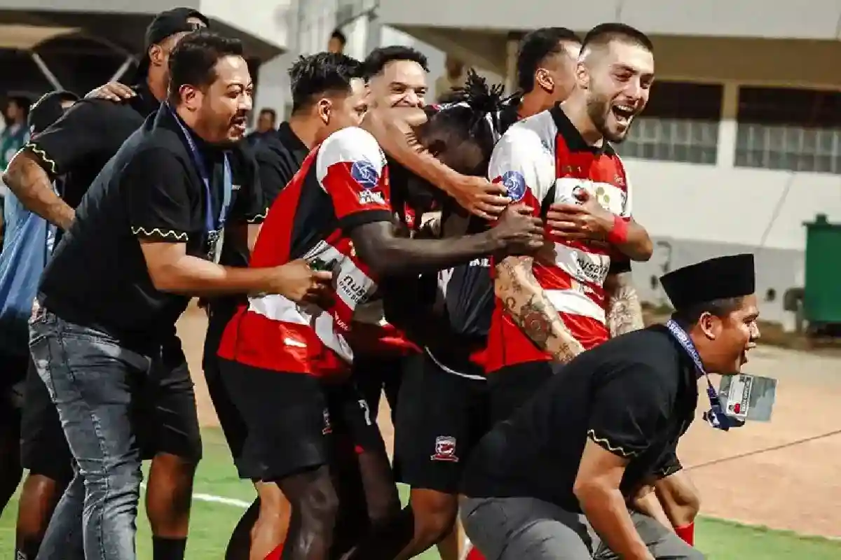 Madura United Bidik Poin dalam Derby Suramadu di Kandang Persebaya