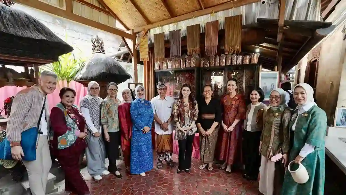 Dukungan bagi Penenun Gringsing dan Pelestarian Adat Tenganan