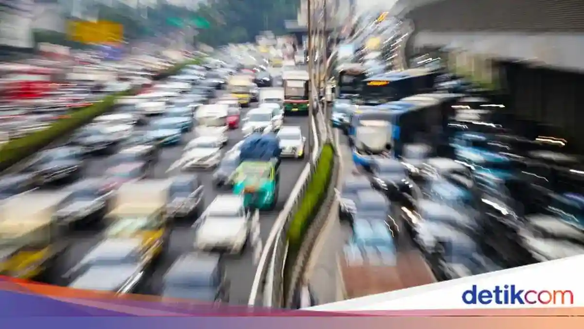 Kepadatan Muncul di Sejumlah Tol Menuju Jakarta, Contraflow Diberlakukan