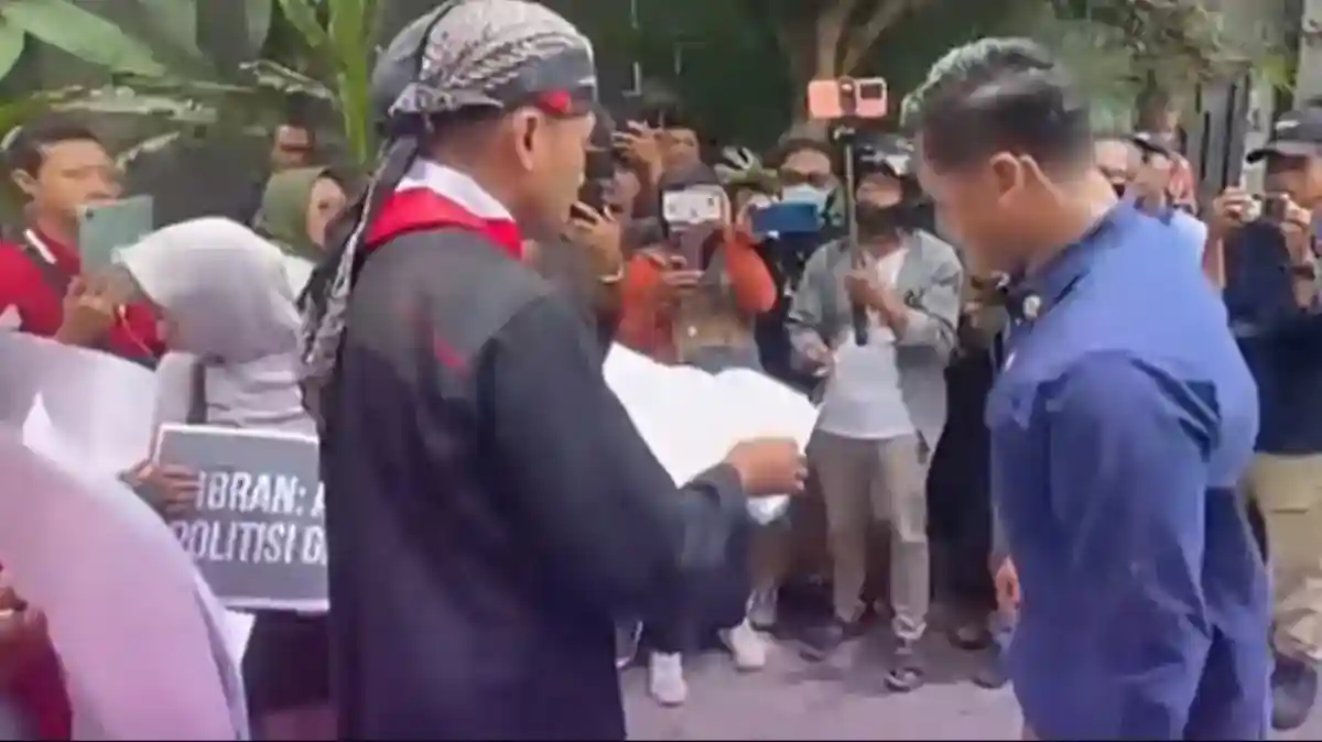 Aksi Pejuang Merah Putih di Solo Soroti Posisi Gibran dan Polemik Ijazah