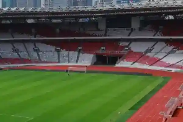Perkuatan Lapangan SUGBK Disiapkan untuk Konser Besar dan Pertandingan